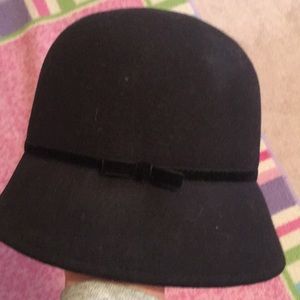Girls Gymboree hat. Size small